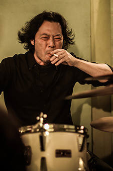 長谷革ナオヤ (Drums)